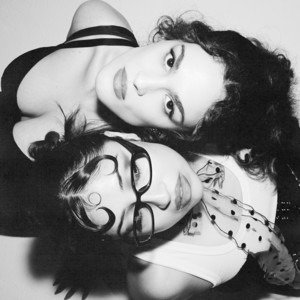 Sin Pijama - Sharon Mor, Goldyne